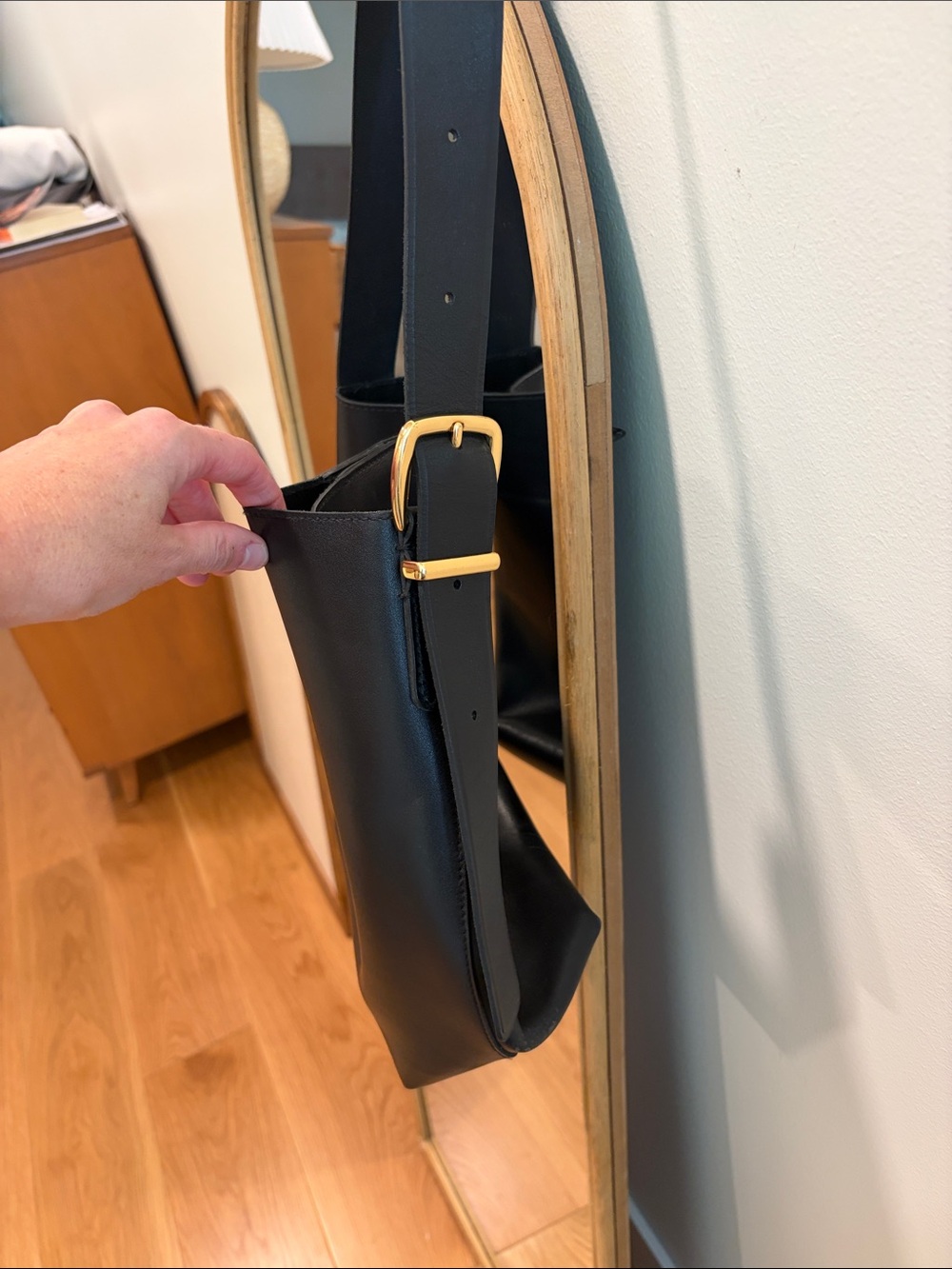 Black Madewell essential bucket tote. - Picture 2 of 3